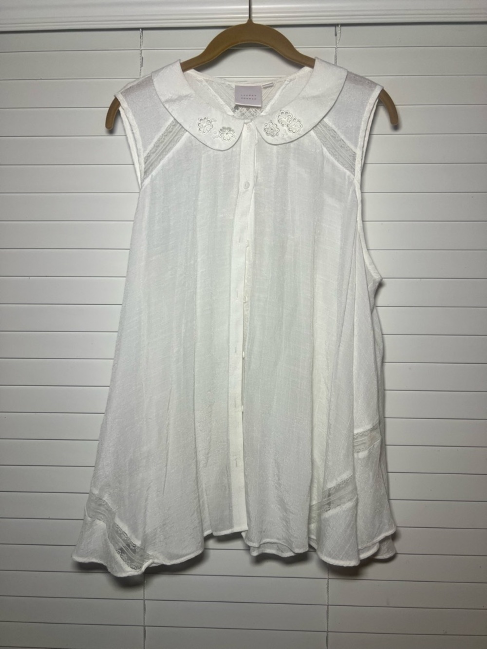 White cottage core sleeveless collared blouse floral lace button down size XL
